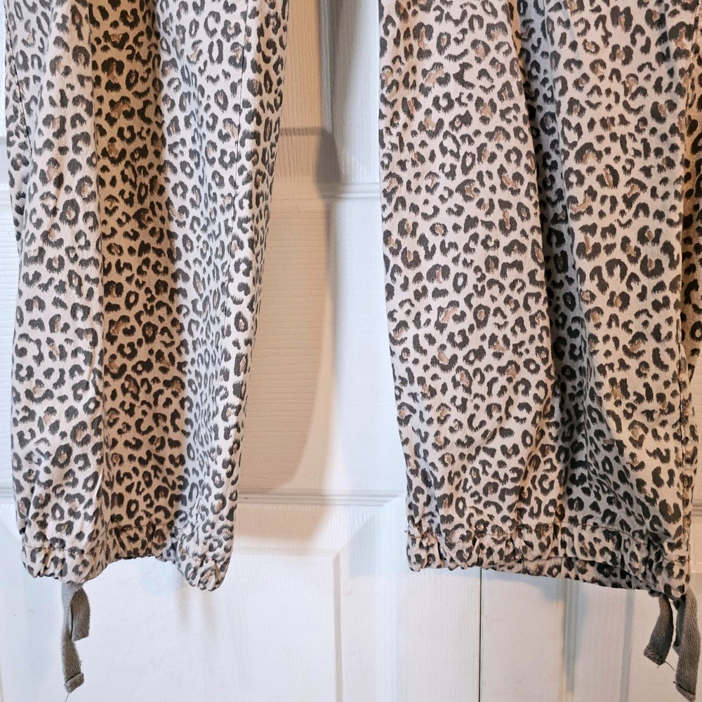 Democracy "Ab"Solution Leopard Print Cargo Capri … - image 5